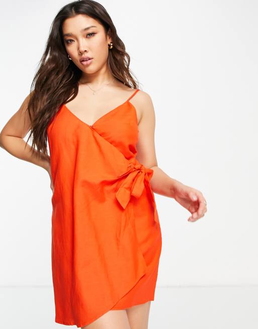 Gilli – Minikleid aus Leinen mit Wickeldesign vorne in Orange