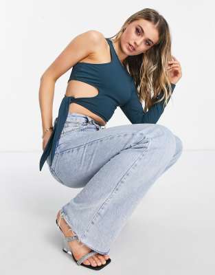 Укороченный топ с вырезом на одно плечо от Gilli зеленого цвета 5790₽