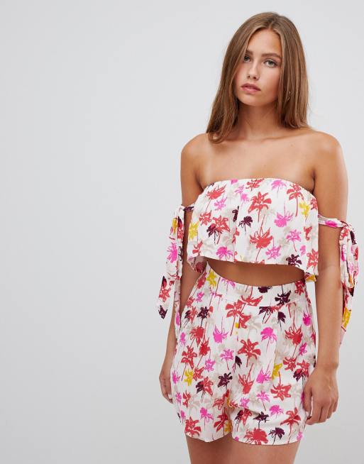 Gilli palm print off shoulder crop top