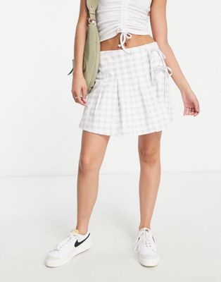 Gilli pleated detail mini skirt in white plaid