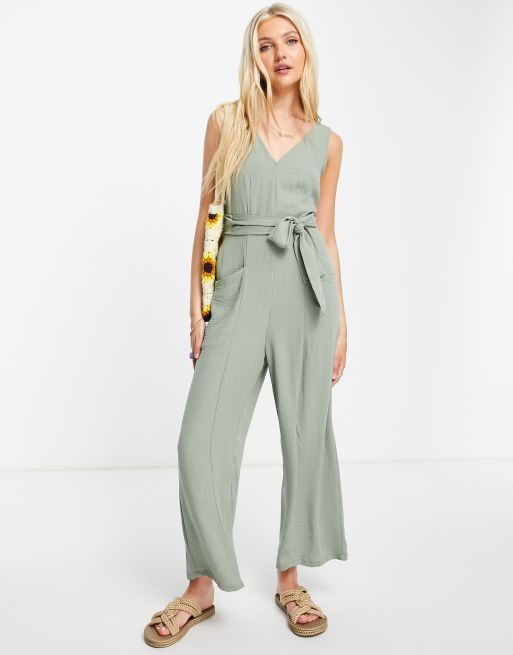 Gilli - Salviegrønt jumpsuit med bindebånd i taljen