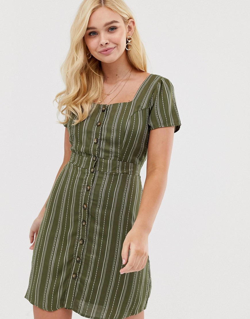 Gilli tea-kjole med knapper og firkantet hals og striber-Grøn