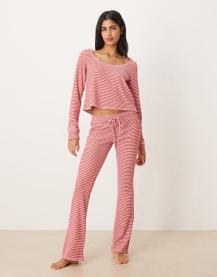 Gilly Hicks - Ausgestellte, gemütliche Hose in gestreiftem Rot mit mittelhohem Bund und Waffelstruktur, Kombiteil