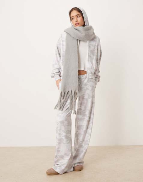 Gilly Hicks - Baggy joggingbroek met hartjes met gekleurde biezen en camouflageprint in roze, deel van co-ord set - view 1