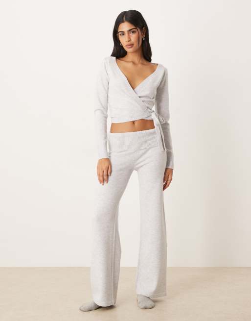 Gilly Hicks - Gebreide co-ord set met multi-way trui met overslag in grijs, 3 van 3