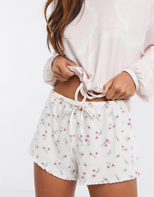 Gilly Hicks grounded pyjama short co ord in white floral