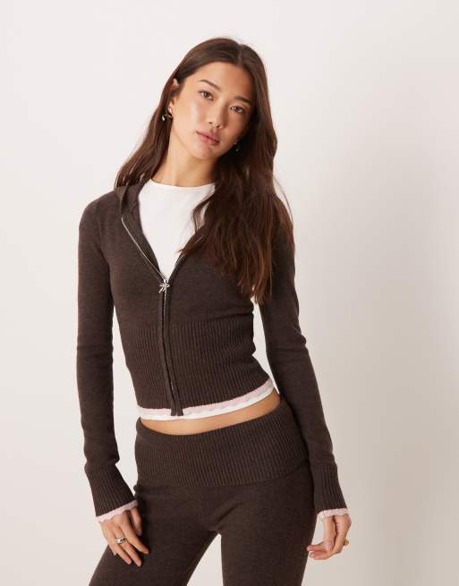Gilly Hicks - Lichtgewicht co-ord set met kabelgebreide trui met rits in bruin, 2 van 3