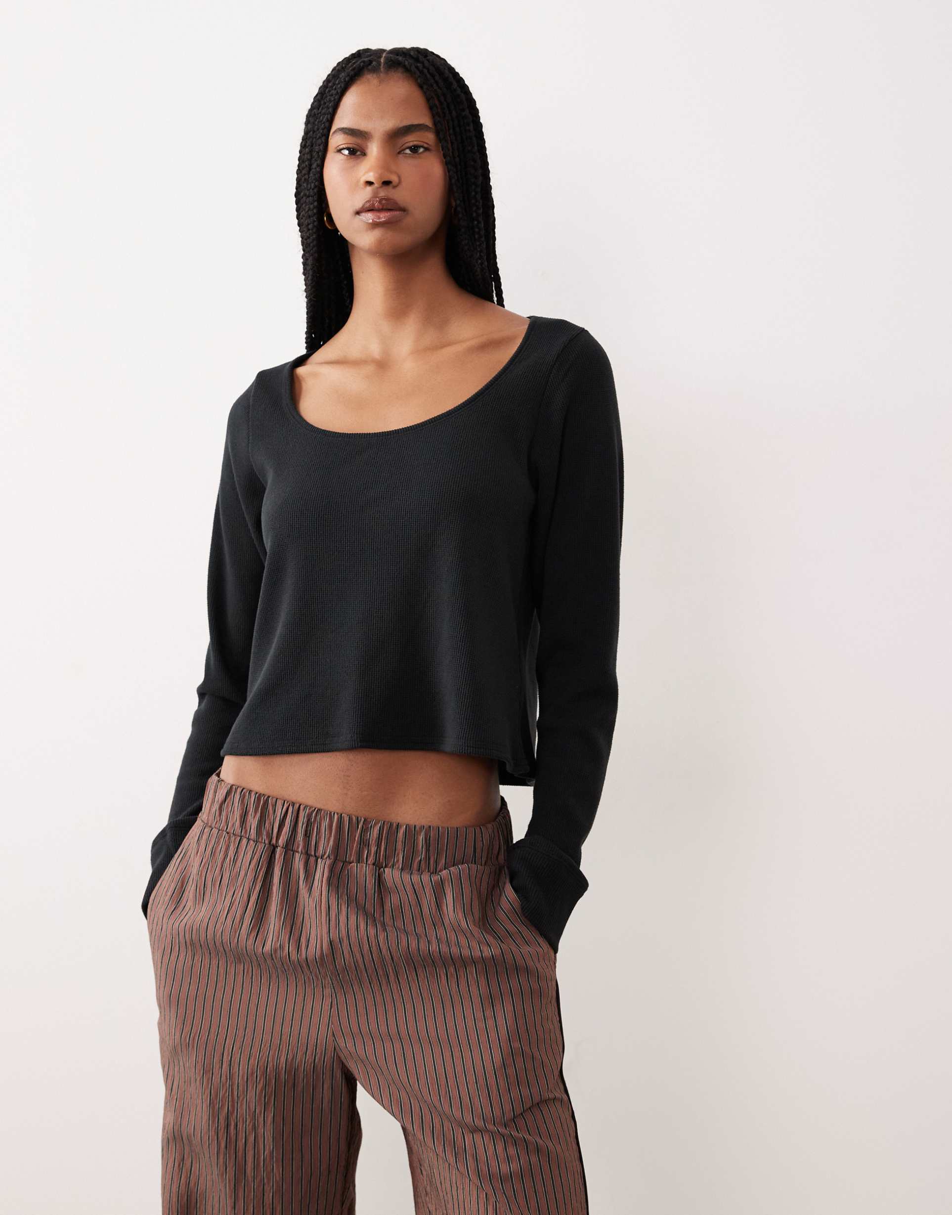 gilly hicks long sleeve waffle crop top in black