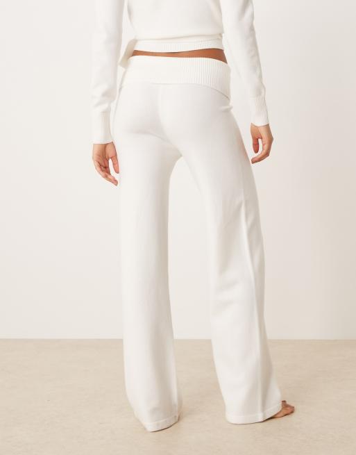 Gilly Hicks low rise straight leg cosy trousers co-ord in white, 2 of 5