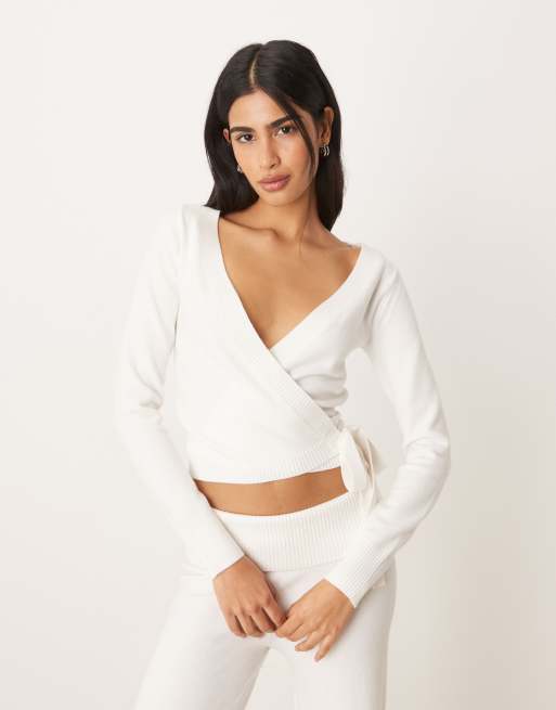 Gilly Hicks - Maglione a portafoglio in maglia morbida bianco in coordinato, 2 di 3