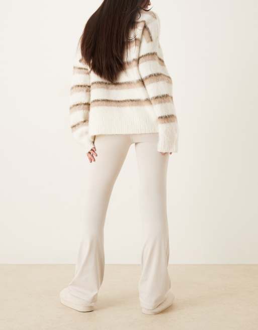 Gilly Hicks - Pantaloni a zampa grigi con vita a V, 4 di 5
