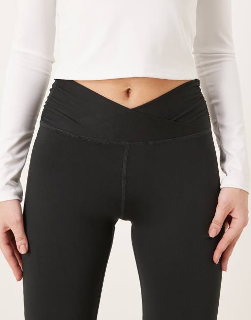 Gilly Hicks - Pantaloni a zampa neri con vita a V, 4 di 5
