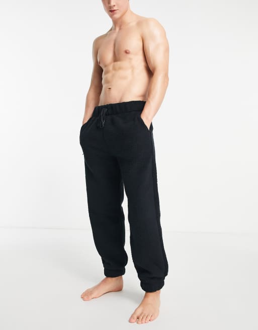 Gilly Hicks Poler Pantalon de jogging confort en polaire Noir ASOS