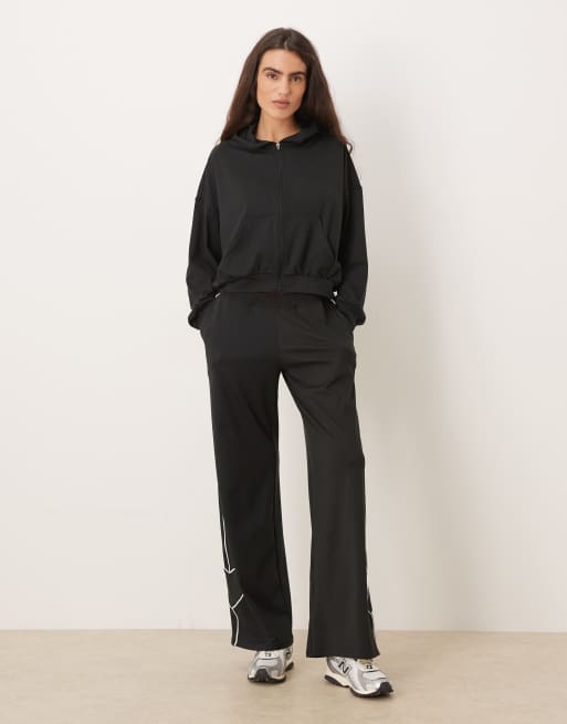 Gilly Hicks slouchy crop full zip hoodie co-ord in black, 3 of 4