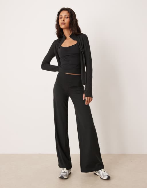 Gilly Hicks sweatheart tank top with built in bra co-ord in black, 3 of 4