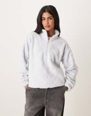 Gilly Hicks - Teddyfell-Sweatshirt in verwaschenem Blau mit kurzem Reißverschluss