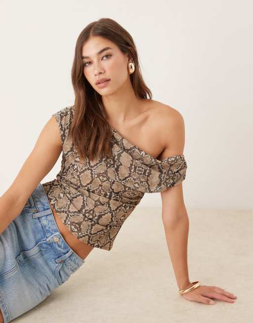 Gina Tricot - Asymmetrische top met korte mouwen en blote schouder in bruine slangenprint
