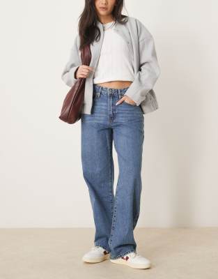 Gina Tricot - Baggy-Jeans in mittelblauer Waschung mit niedrigem Bund
