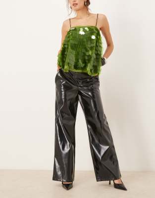 Gina Tricot - Beschichtete Kunstleder-Hose mit geradem Bein in Schwarz