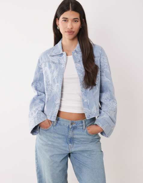 Gina Tricot – Bestickte Jeans-Hemdjacke in hellblauer Waschung - view 1
