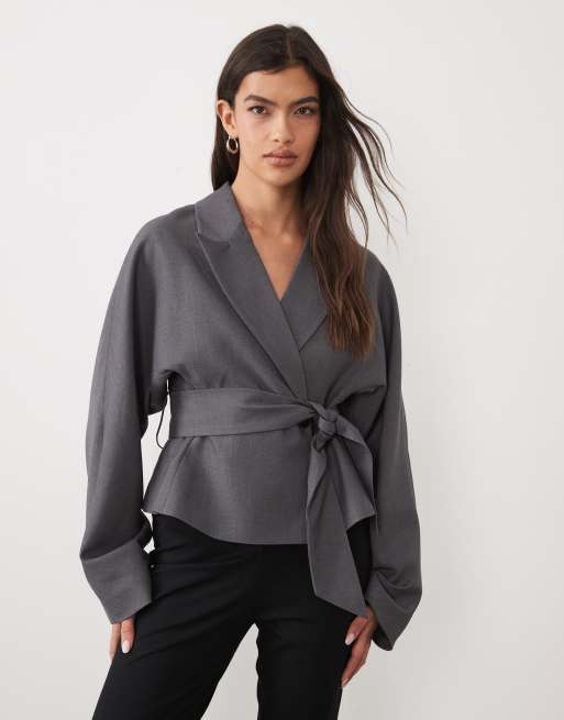 Gina Tricot blazer-sæt med bindebælte i grå, 3 af 4