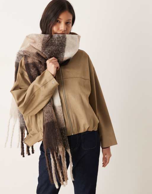 Gina Tricot - Blødt chunky halstørklæde med brune tern