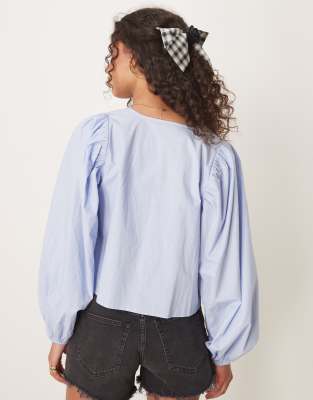GINA TRICOT BLOUSE TOP WITH TIE FRONT AND VOLUME SLEEVES 