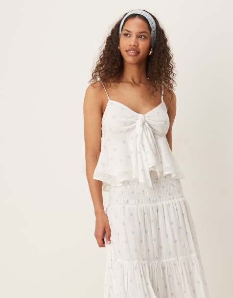 Gina Tricot – Bluse in Blau mit Paisley-Print, Rüschen und gebundener Vorderseite - view 1