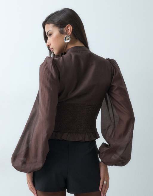 Gina Tricot bluse med nøglehulsdetalje i brun, 5 af 5