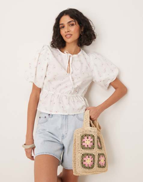 Gina Tricot - Bluse med pufærmer og bindebånd foran i småblomstret print - view 1