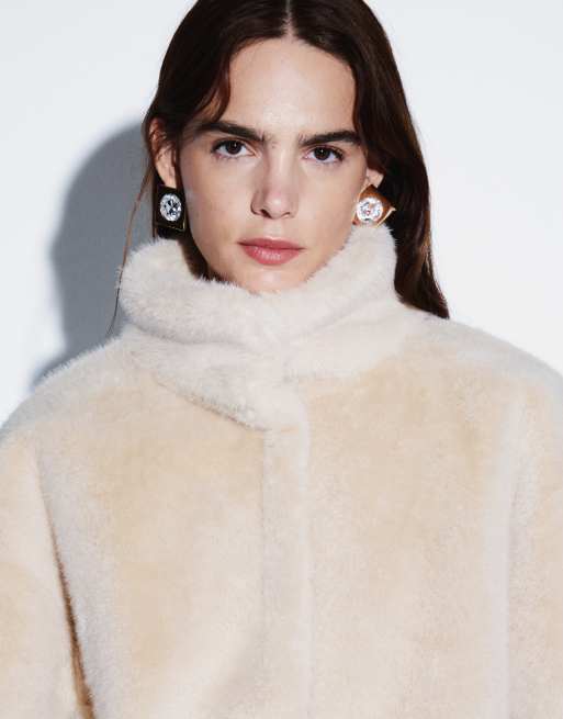 Gina Tricot bomber à col cheminée en faux-fur crème, 2 de 4