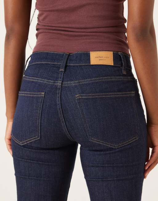 Gina Tricot – Bootcut-Jeans in dunklem Indigoblau mit niedrigem Bund, 4 von 5