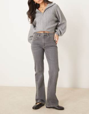 Gina Tricot - Bootcut-Stretch-Jeans in verwaschenem Grau mit mittelhohem Bund