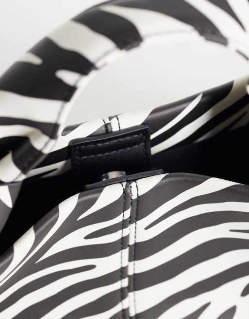 Gina Tricot borsa crossbody con manico superiore con stampa zebra nera e bianca, 3 di 4