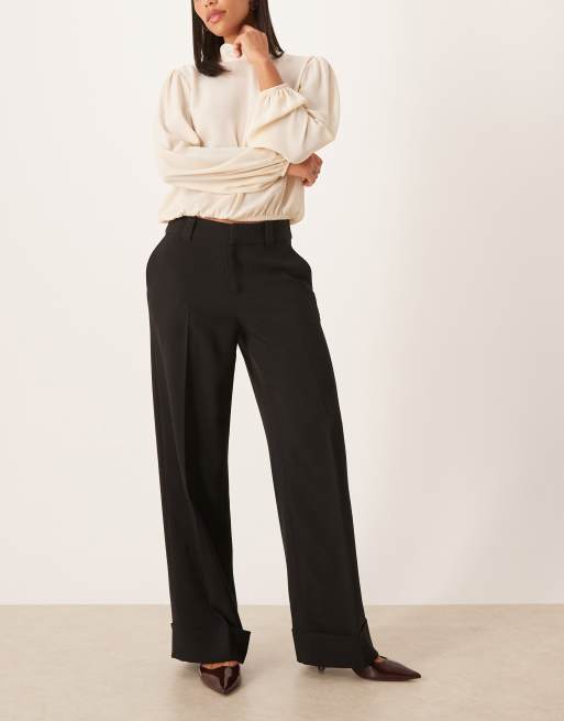 Gina Tricot - Broek met halfhoge taille en wijde pijpen met omslag in zwart
