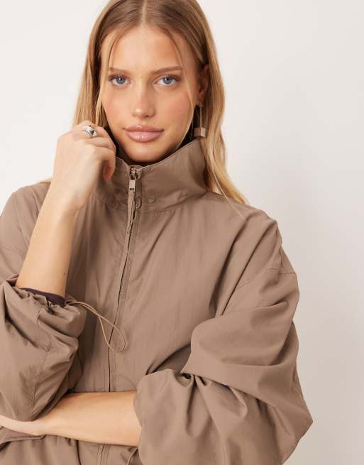 Gina Tricot – Brun, sportig vindjacka i kort design, 3 av 4