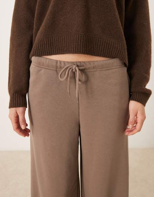 Gina Tricot – Bruna sweatpants med låg midja och dragsko, 4 av 5