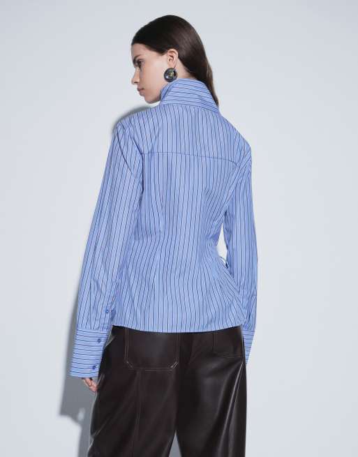 Gina Tricot camicia avvolgente con collo a imbuto a righe sottili blu, 3 di 4