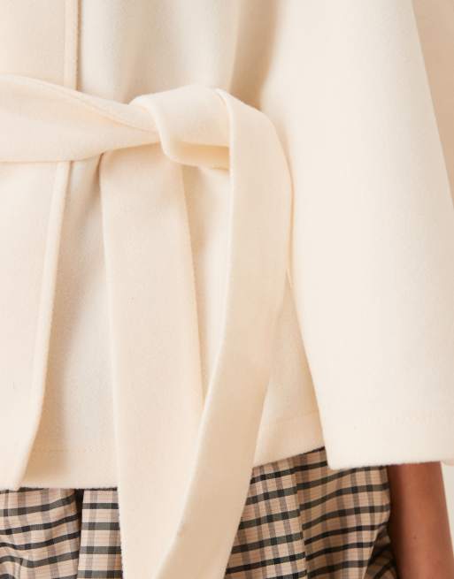 Gina Tricot – Cape-Jacke in Cremeweiß mit Stehkragen und Bindegürtel, 4 von 4