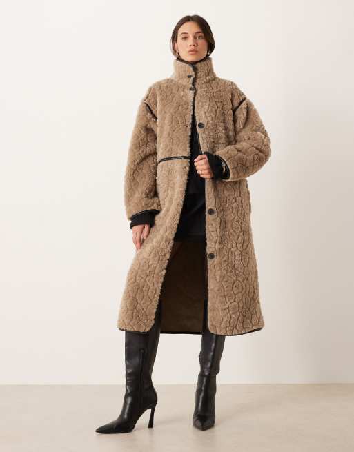 Gina Tricot - Cappotto midi accoppiato in pelliccia sintetica beige scuro
