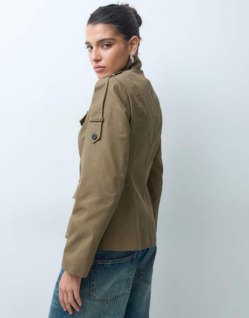 Gina Tricot cargo jack met schouderdetails in kaki, 3 van 5