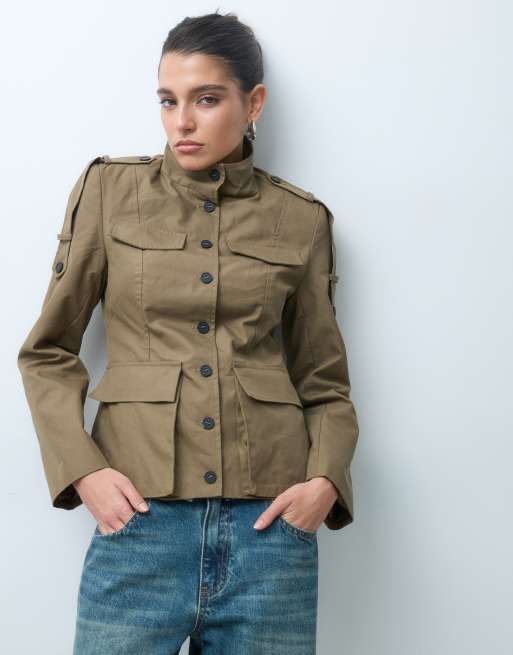 Gina Tricot cargojacka med axeldetalj i khaki, 4 av 5