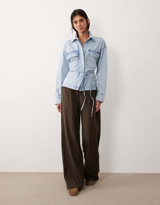 Gina Tricot - Chemise en jean nouée devant avec taille cintrée - Bleu clair délavé, 2 de 4