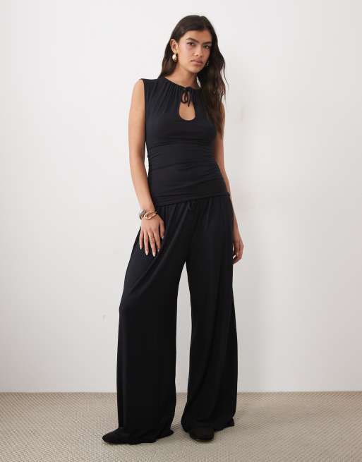 Gina Tricot co-ord camitop in zwart, 2 van 4