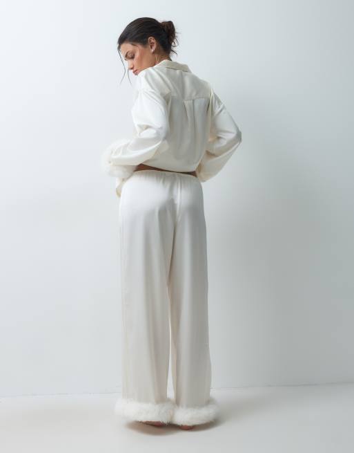 Gina Tricot Co-ord-Pyjamahose mit Kunstfellbesatz in Wollweiß, 4 von 5