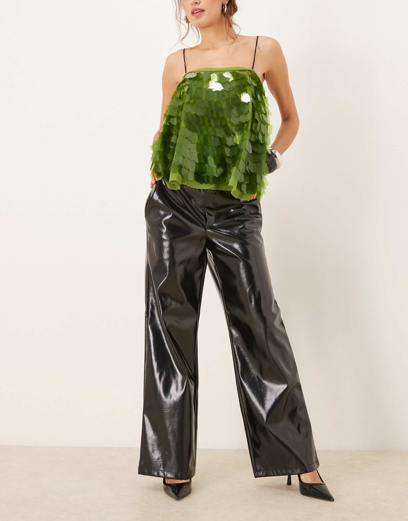 Прямые брюки из искусственной кожи с трикотажным покрытием Gina черного цвета