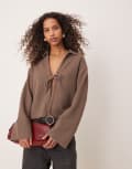 [GINA TRICOT] Gina Tricot collar tie front cardigan top in brown L brown