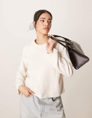 cotton blend knitted sweater with crew neck in cream-White