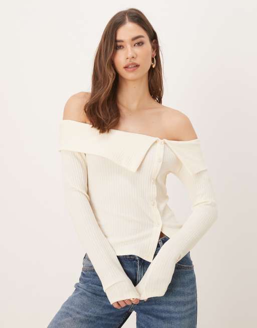 Gina Tricot - Cremefarvet og langærmet offshoulder-top med ribber og knapper foran