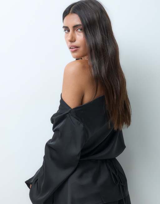 Gina Tricot czarna satynowa bluzka z drapowaniem, 3 z 5